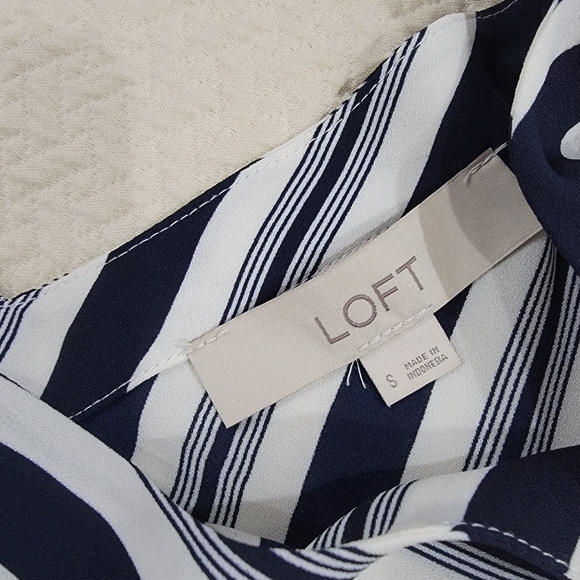 LOFT Striped Black and White Women's Top Flutter Sleeves Size Small - Picture 10 of 15